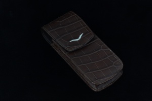 Closed case brown calfskin printed under the skin of a crocodile with a logo in the shape of the letter V made of stainless steel