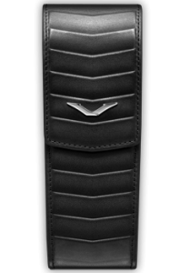 Вертикальный футляр Vertu Ascent из черной телячьей кожи с узором под жабры и логотипом «V» из нержавеющей стали